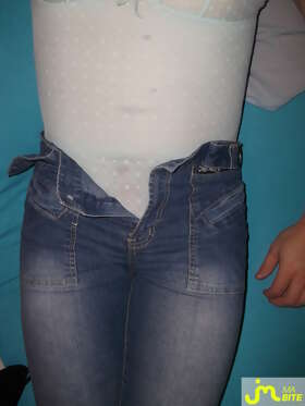 Photos de bites : jeans f&eacute;minin + body
