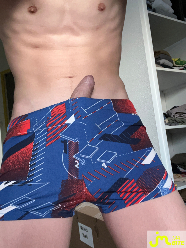 Photos de bites : Ma bite en petit maillot 