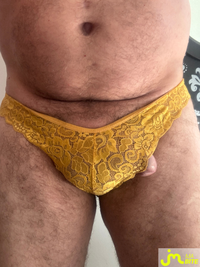Photos de bites : dessous jaunes