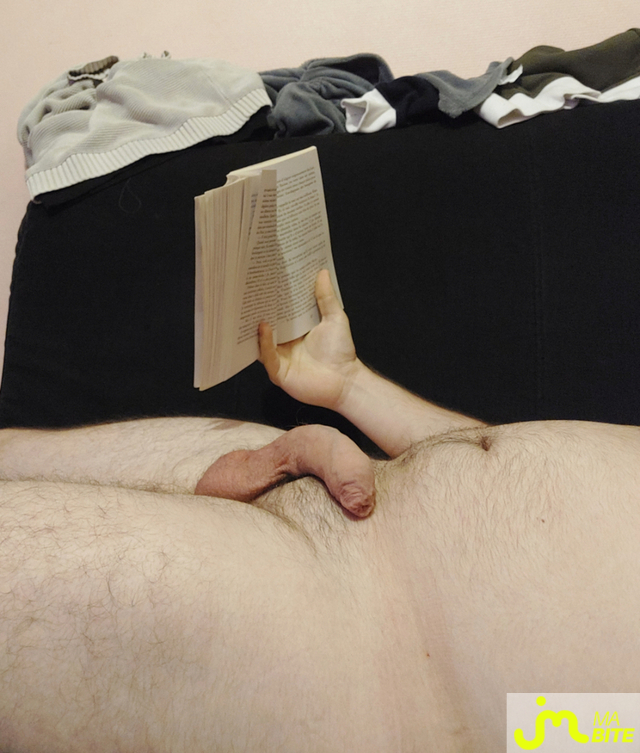 Photos de bites : Lecture du soir avec mon jouet 