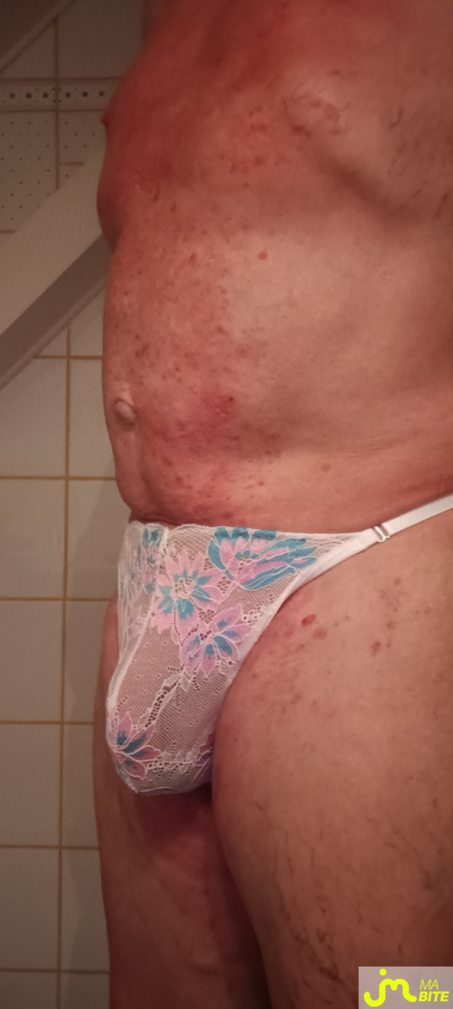 Photos de bites : Nouveau string !