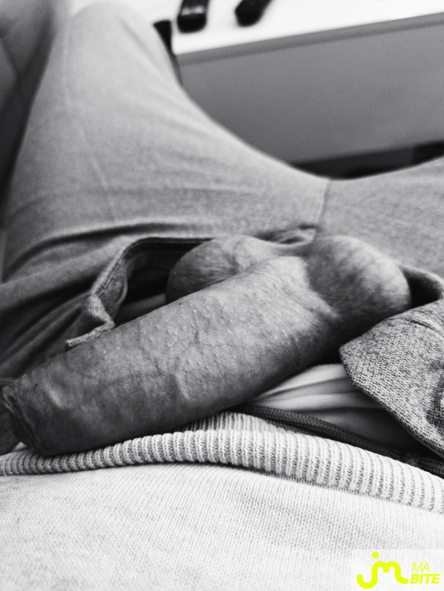 Photos de bites : Poser dans le canap 