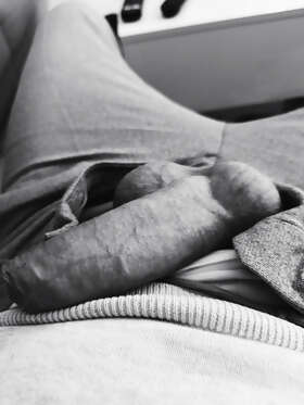 Photos de bites : Poser dans le canap 