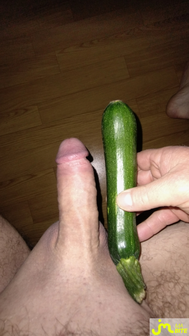 Photos de bites : la petite courgette ou ma petite bite ?