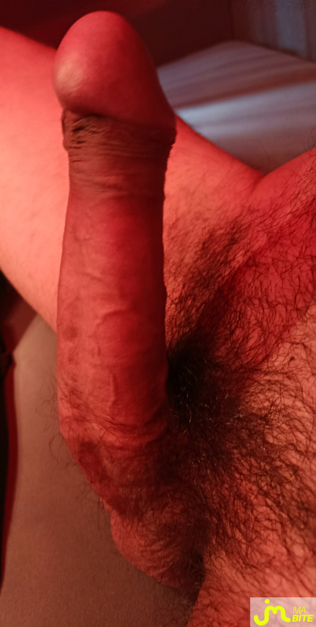 Photos de bites : Bien raide et d&eacute;calott&eacute; enti&egrave;rement 