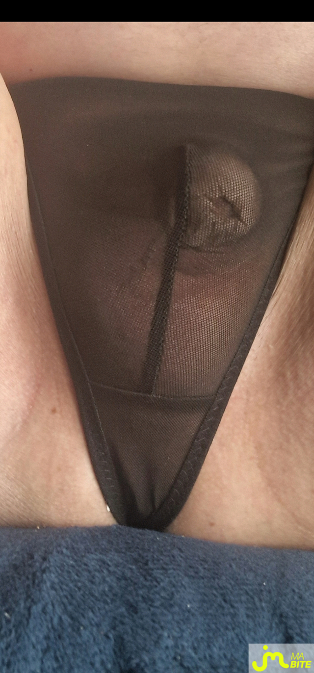 Photos de bites : Quatri&egrave;me avec petit string noir transparent 😉