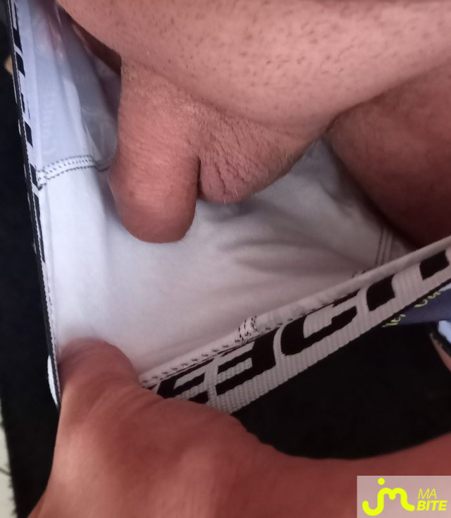 Photos de bites : Ma quequette au repos dans le boxer 