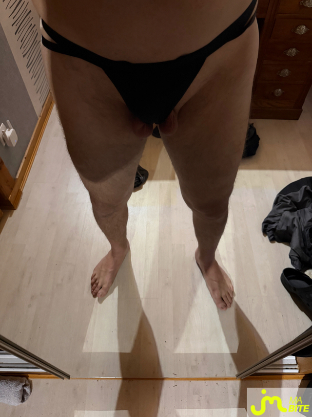 Photos de bites : Avec le string de ma femme