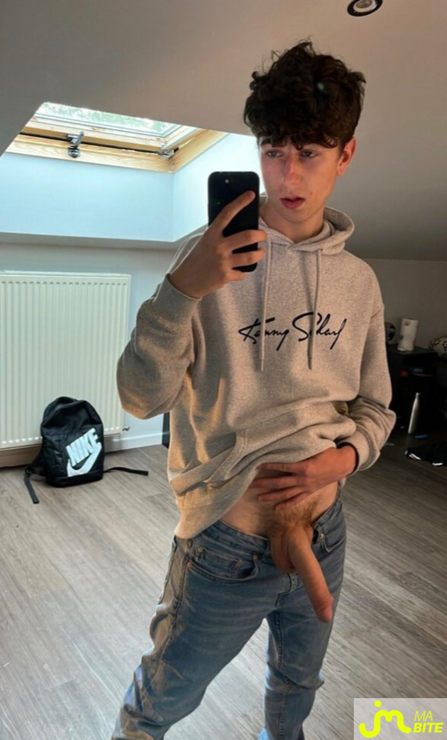 Photos de bites : Ma grosse bite dans vos bouches 😘