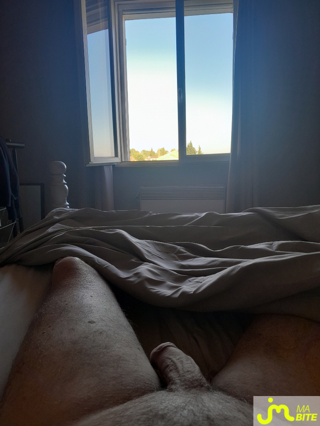 Photos de bites : Au lit, on dort ? 