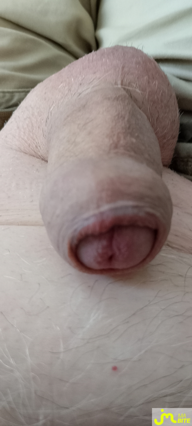 Photos de bites : Branlette sur mon divan 🙂