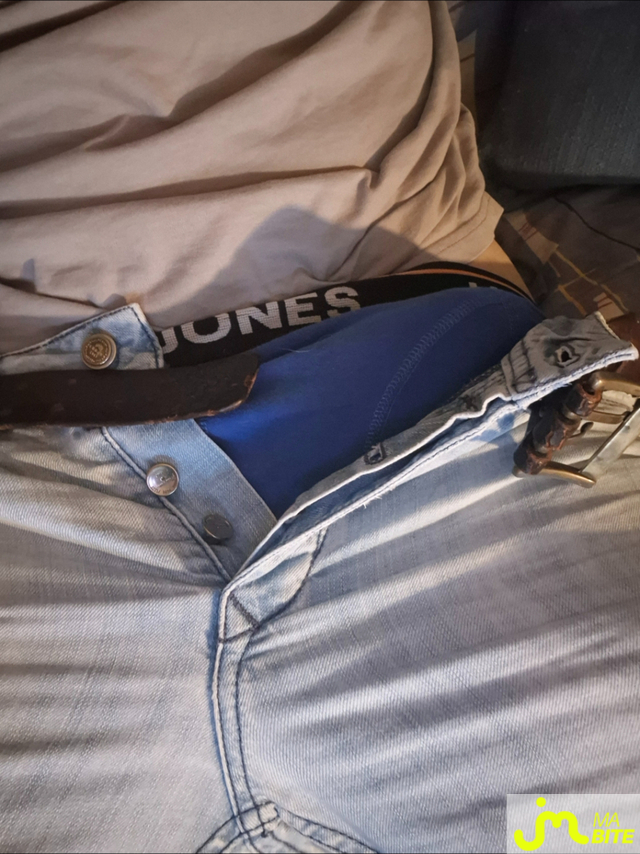 Photos de bites : Queue enferm&eacute;e dans un jeans