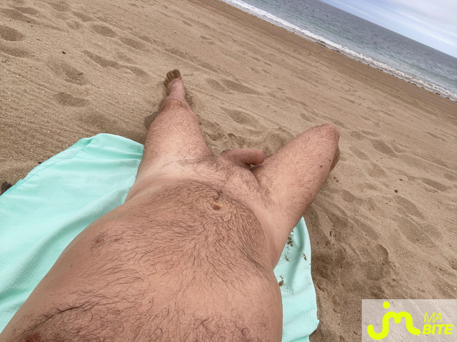 Photos de bites : Petit matos sort de son slip