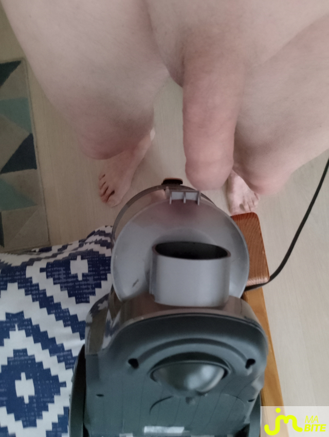 Photos de bites : Petite envie avec l'aspirateur 🙂