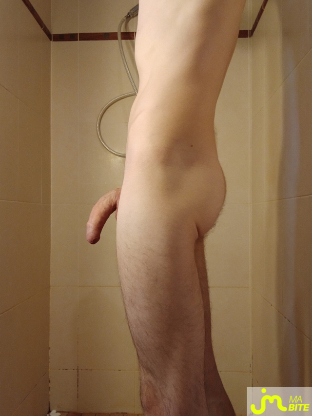 Photos de bites : Qui vient me rejoindre sur la douche du plaisir ?